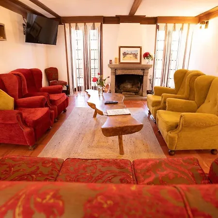ヴィラ Exceptional With Pool Mountain Views And Enclosed Garden *